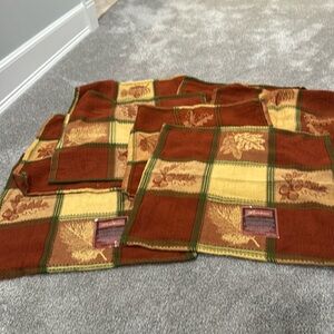8 beautiful 100% cotton holiday napkins made in India. Never used. 17x17”